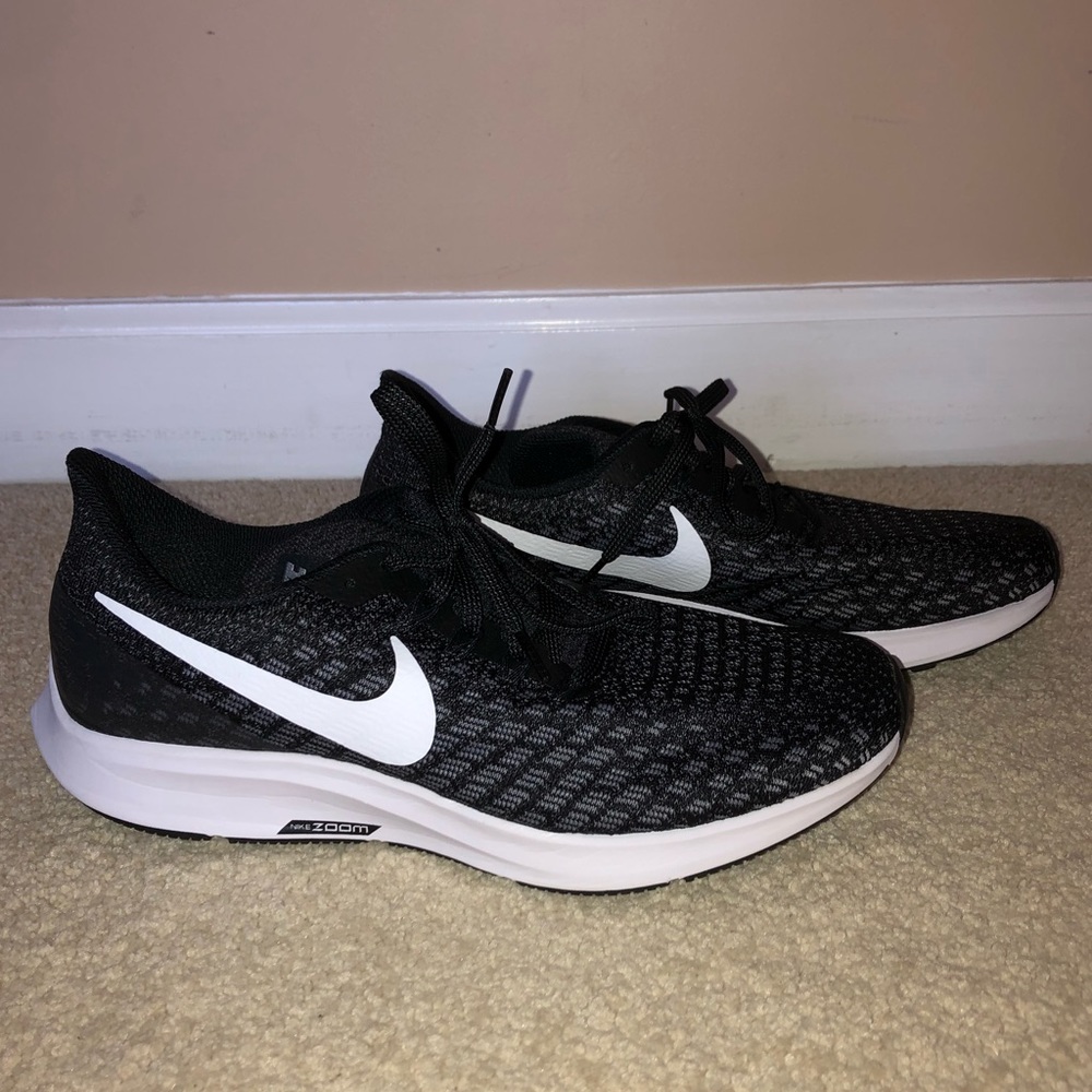 Women’s Nike Running Shoes Zoom Pegasus 35; Size 9